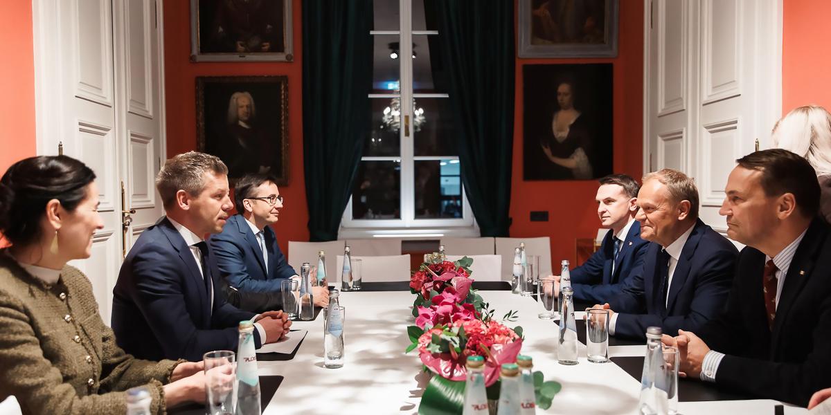 Magyar Péter és Donald Tusk  2026. február 14-én.