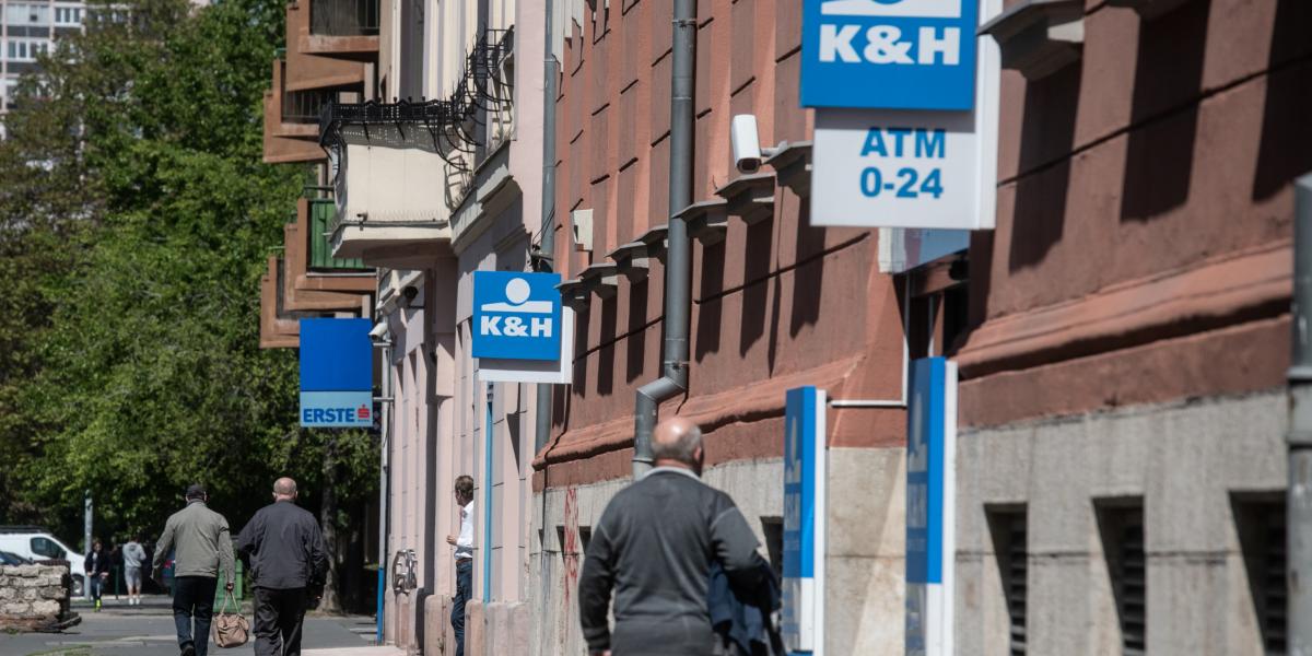 Lesz olyan bank, biztosító, amelyik a tavalyról elmaradt emelést is pótolja