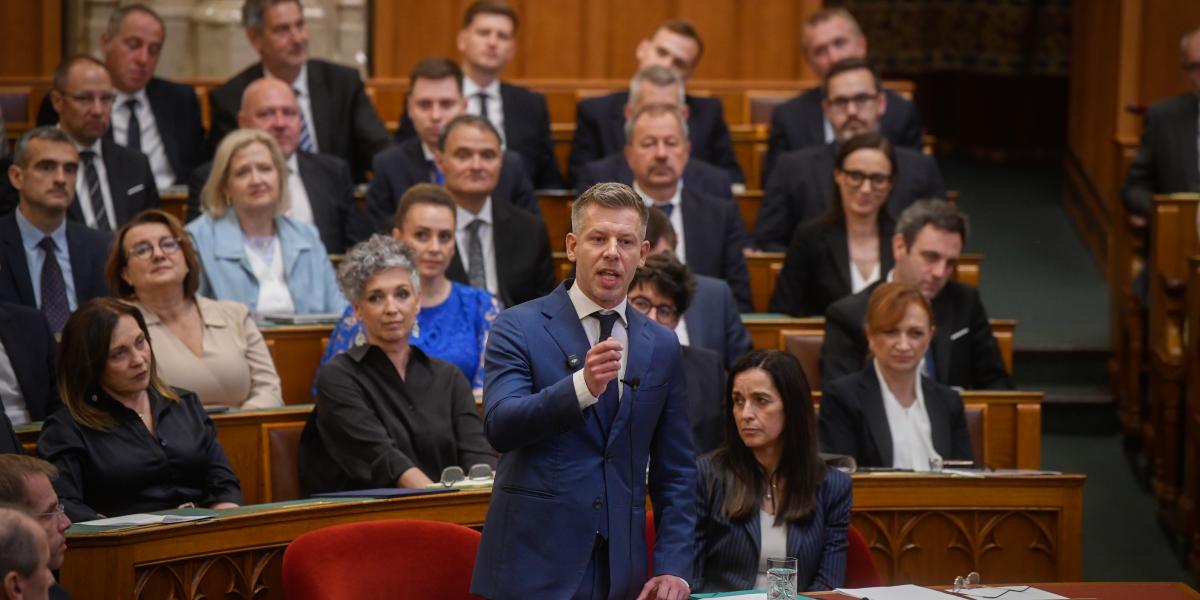Magyar Péter miniszterelnök felszólal az Országgyűlés plenáris ülésén az Országházban 2026. május 26-án.