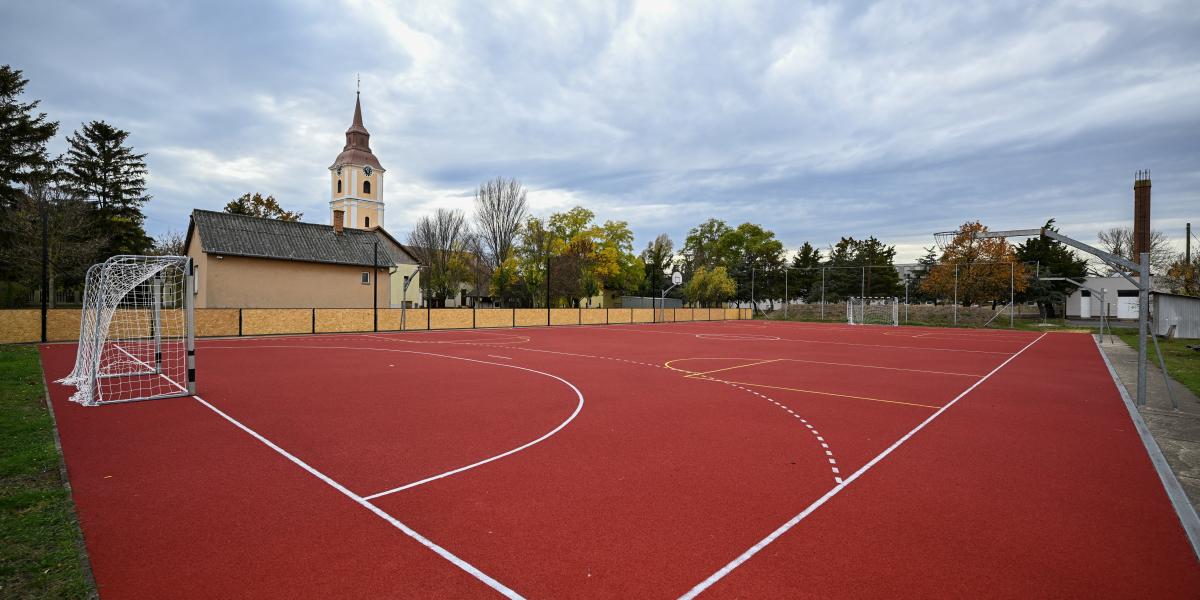 A Versenyképes járások program keretében megújult pálya Bárándon. Máshonnan vették el a pénzt