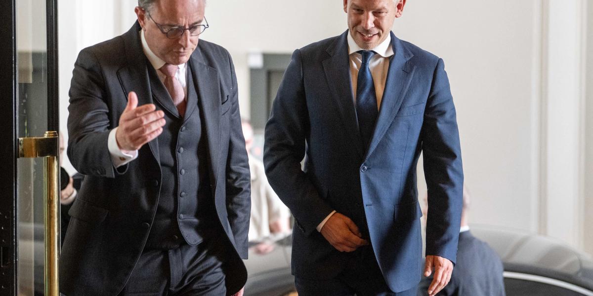 Magyar csütörtökön Bart De Wever belga kormányfővel is találkozott, macskájával is játszott