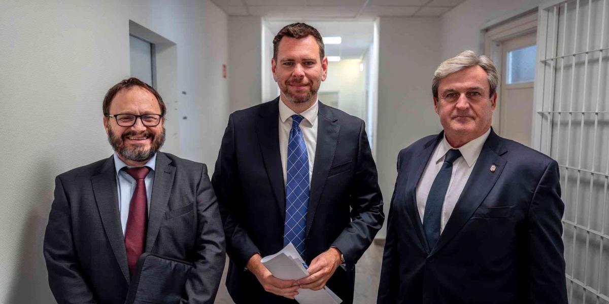 Kármán András, Vitézy Dávid és Kapitány István. Amit lehet, megmentenek