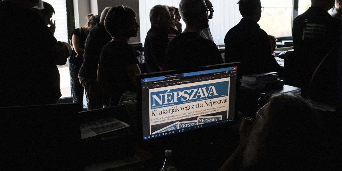 A munkatársak a Népszava szerkesztőségében – most mindez megint megszűnhet, eltűnhet végképp, hogy csak sajtótörténeti emlék maradjon