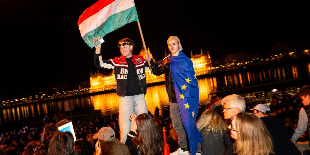 Április 12. éjjel, Budapest. A brutális Tisza-győzelem brutális bulit is hozott a fővárosban a választás napján