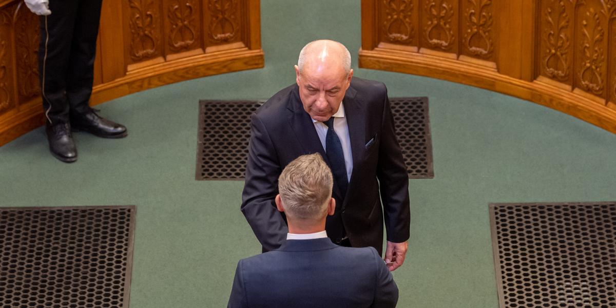 Sulyok Tamás gratulált Magyar Péternek a megválasztásához