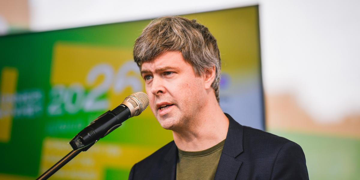 David Szalay a megnyitóbeszédében elmondta, hogy a Magyarországon szerzett élményei nélkül a Test című, Booker-díjas regénye nem születhetett volna meg