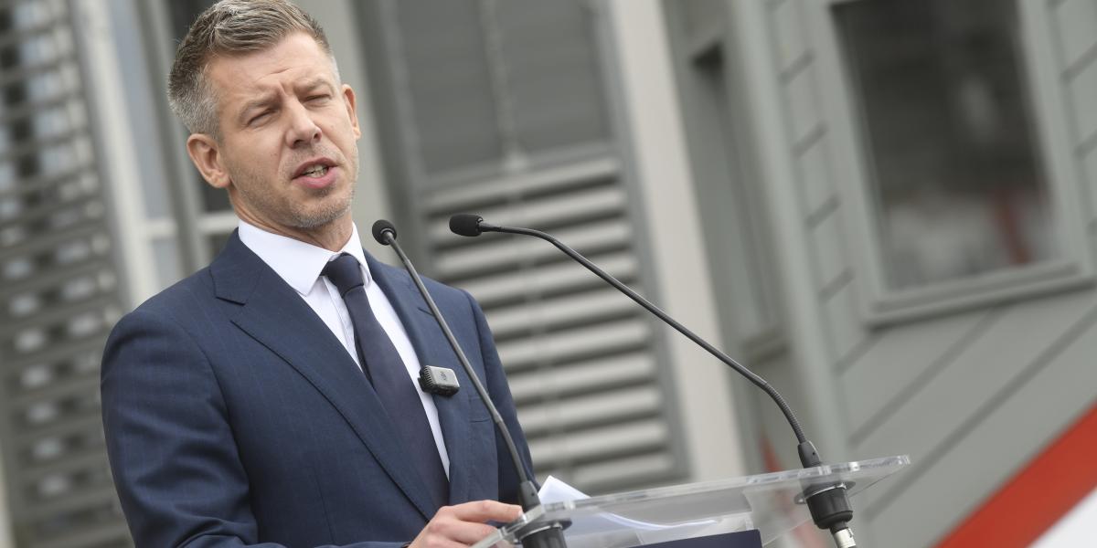 Magyar Péter sajtótájékoztatója a Sándor-palota előtt június 1-jén 