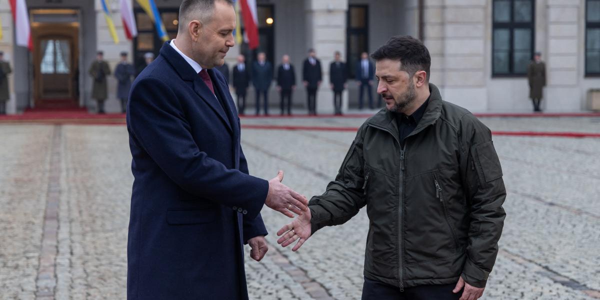  Karol Nawrocki lengyel elnök, aki a szélsőjobb erőknek udvarolva már 2025-ös kampánya óta bírálja Ukrajnát, most kihasználta a lehetőséget, hogy ukránellenes érzelmeket szítson