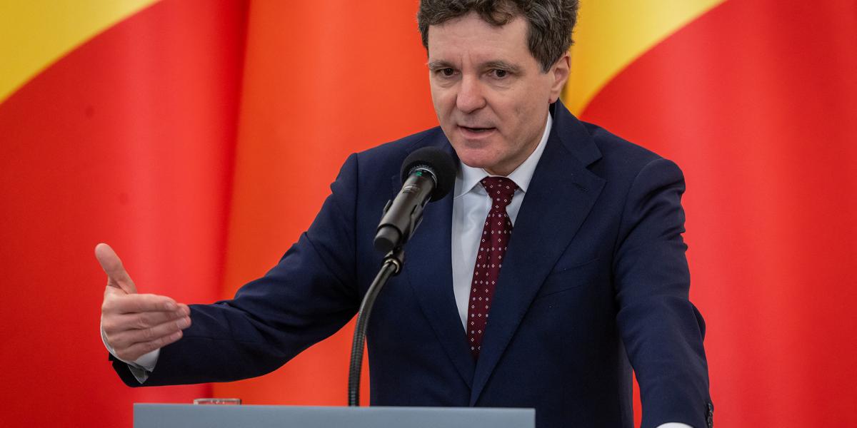 Nicușor Dan román államfő már nem Európa-, hanem Nyugat-barát kormány szükségességéről beszél, nem rejtve véka alá, hogy ez részéről nyitás az Egyesült Államok irányába