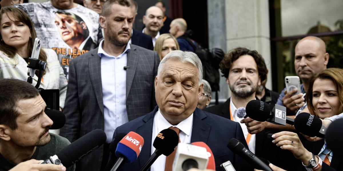 Orbán Viktor, a Fidesz örökös elnöke, egykori miniszterelnök grimaszol. Minden oka megvan rá