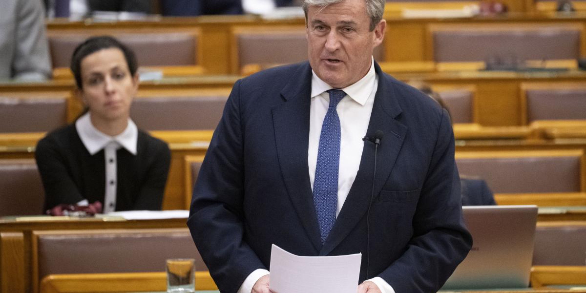 Kapitány István gazdasági és energetikai miniszter