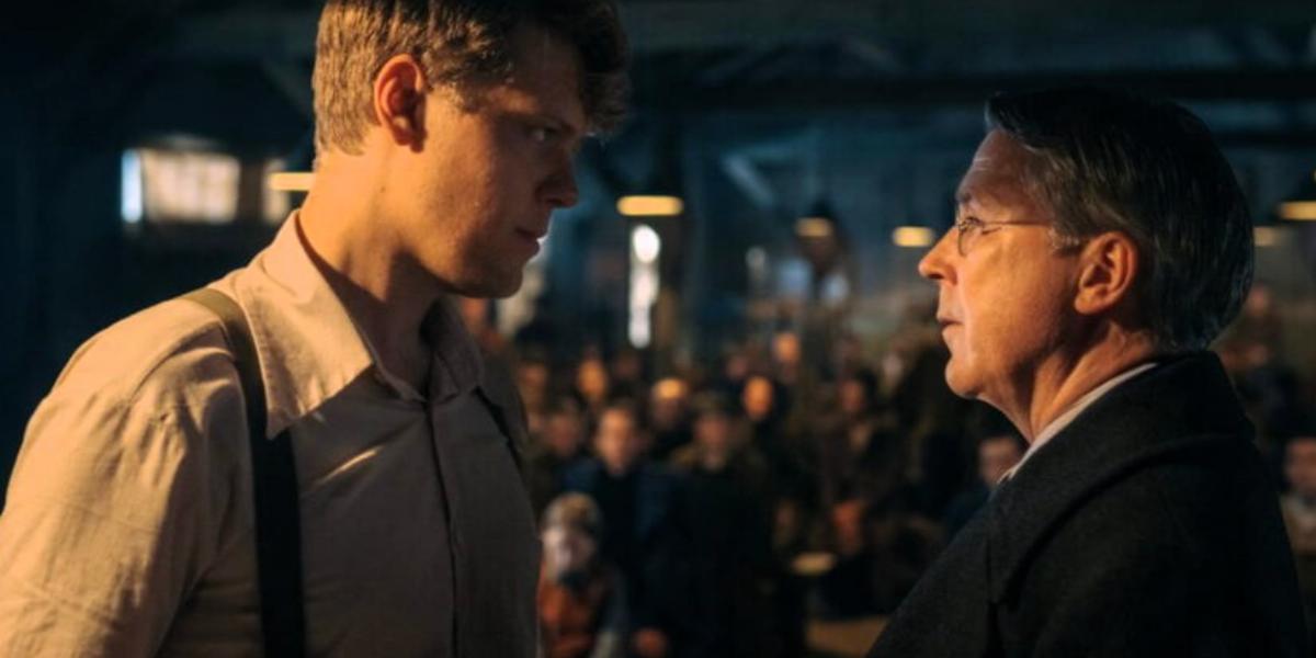 Aidan Gillen és Jakub Gierszał. A film afféle erkölcsi és intellektuális összecsapás, amely végül Grabowski és Zarubin csatájában manifesztálódik