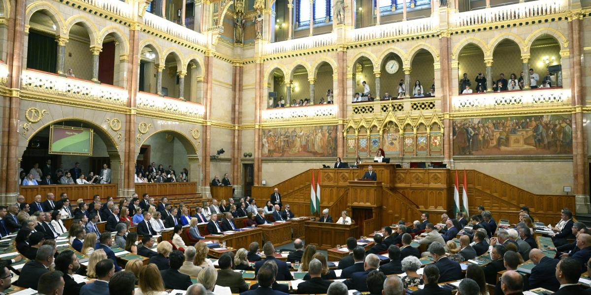 A parlamenti patkó jobbszélén még kevesebb hely jutna a több évtizedes mélypontra zuhant Fidesznek 