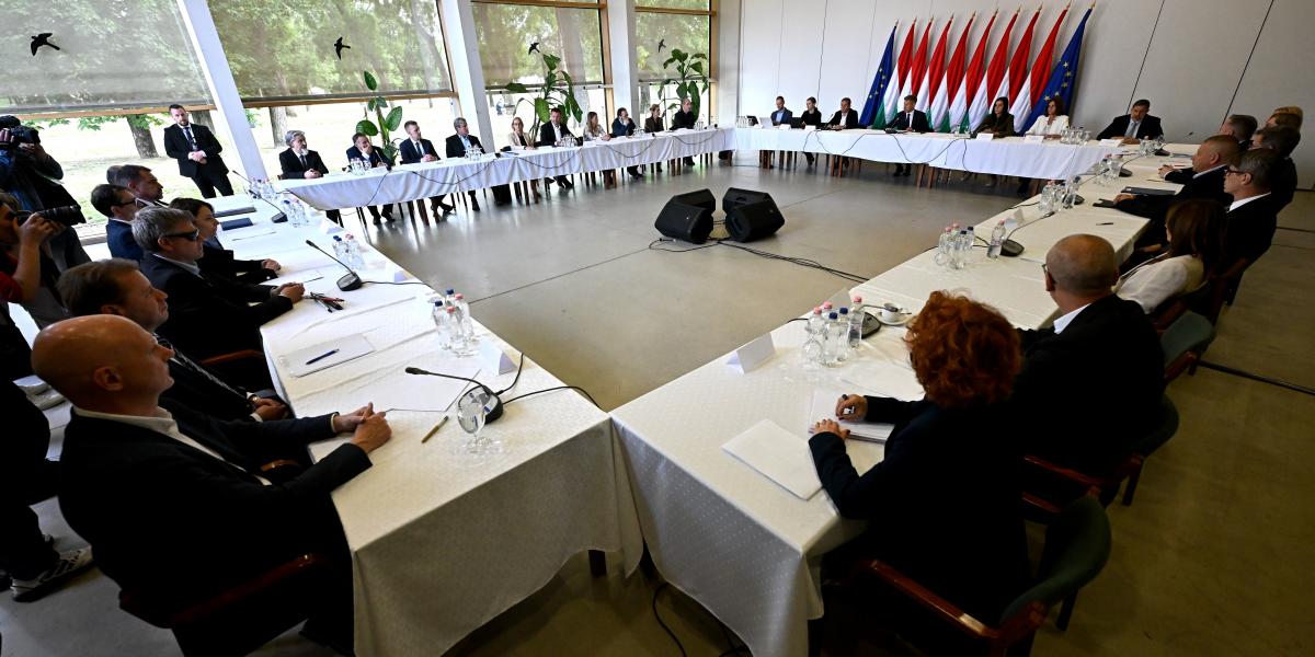 A Tisza-kormány elsõ, kihelyezett ülése az Ópusztaszeri Nemzeti Történeti Emlékparkban 2026. május 13-án. 