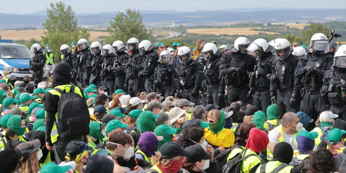 Ülődemonstráció Erfurttól északra húzódó A71-es autópályán