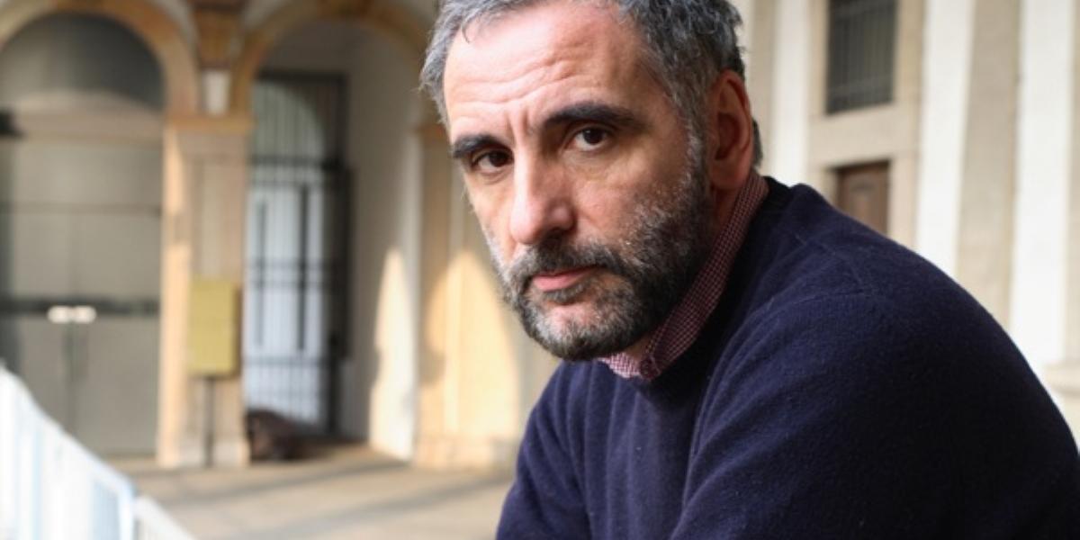 Az olasz kulturális életben kialakult vihar középpontjában a döntősök közé választott neves szerző, Michele Mari áll