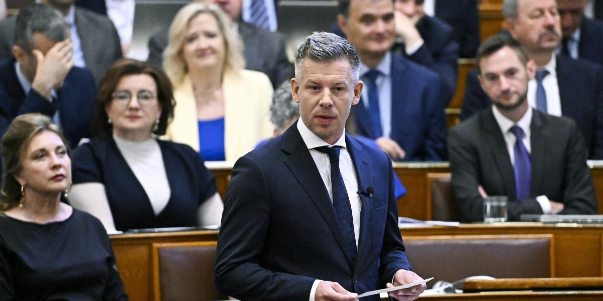 Magyar Péter miniszterelnök napirend előtti felszólalásra válaszol az Országgyűlés rendkívüli ülésén 2026. július 14-én