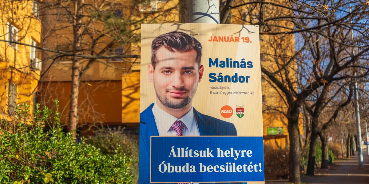 Az egyik kilépő plakátja 2025-ben