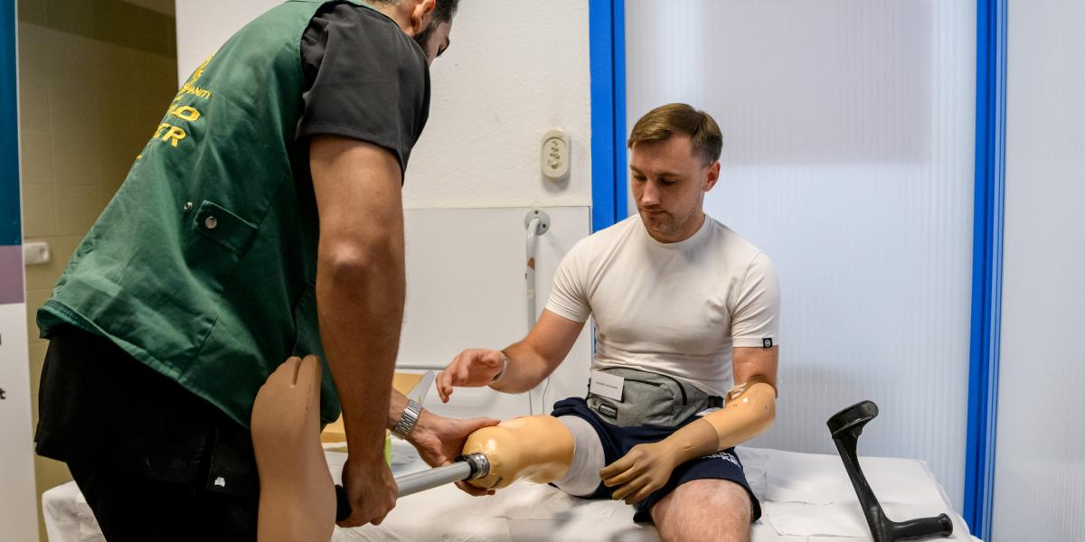Állapotfelmérés és méretvétel után nagyon gyorsan elkészül a protézis a háborús sérültek számára