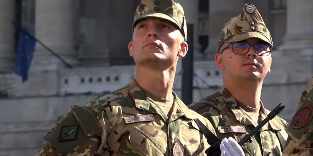 Orbán Gáspár (balra) a 2020-as tisztavatáson 