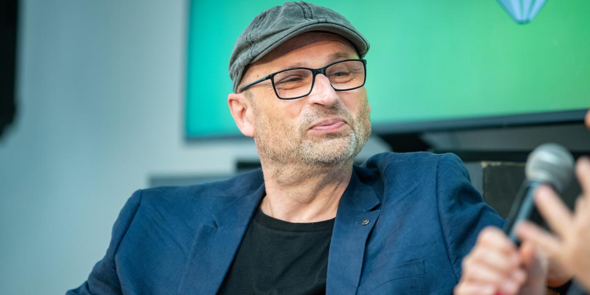 Csabai László kötete ismert irodalmi múltat idézve mutatja a magyar jelent