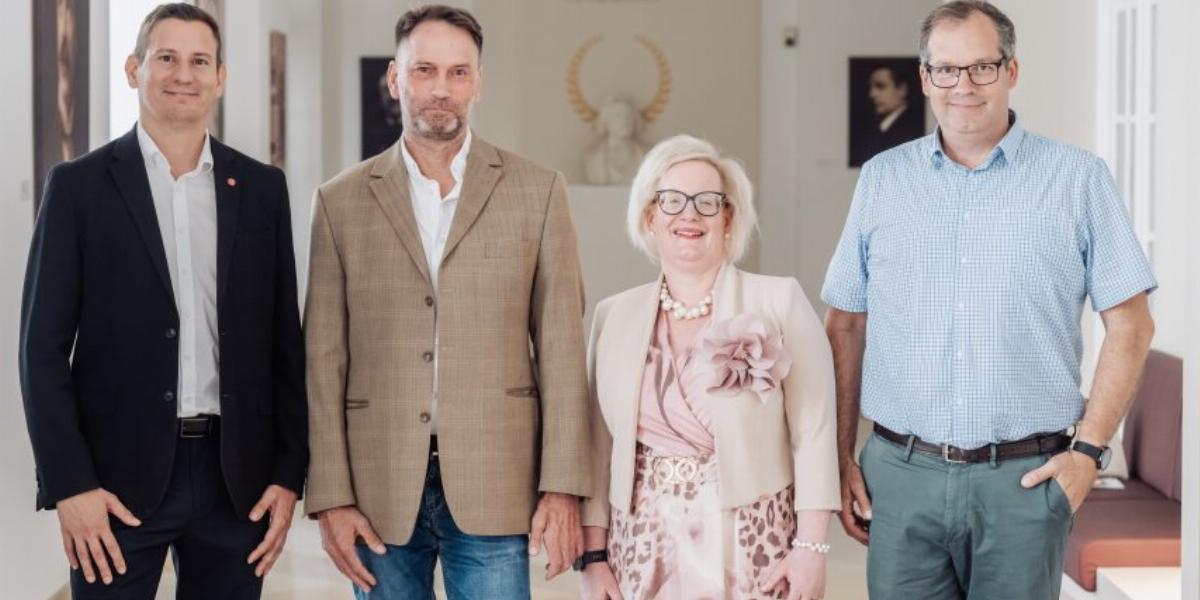 Dr. Zsigmond Gábor elnök MNMKK, Dr. Babocsay Gergely mb. főigazgató MTM, Gerencsér Judit mb. főigazgató OSZK, Dr. Jékely Zsombor mb. főigazgató IMM