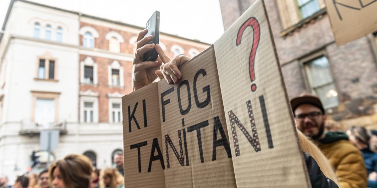 Segíteni akar a kormány, hogy az állást kereső pedagógusok és a pedagógusokat kereső iskolák egymásra találjanak