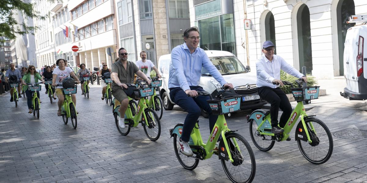 Karácsony Gergely fõpolgármester és Bodor Ádám, a BKK mobilitási vezérigazgató-helyettese is kipróbálta k a Mol Bubi új generációját