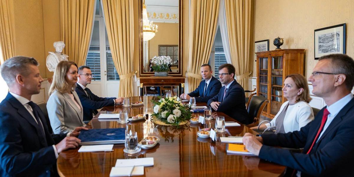 Frakcióvezetői találkozó az ideiglenes államfőnél. Amit a Fidesz jelenleg képvisel, nem alkalmas új szavazók megszólítására. 