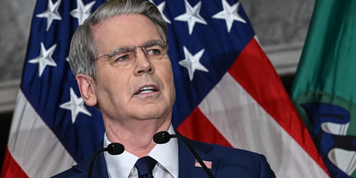Scott Bessent amerikai pénzügyminiszter szerint az Iránt „pénzmosással” segítő szereplőket ki fogják zárni az amerikai pénzügyi rendszerből.