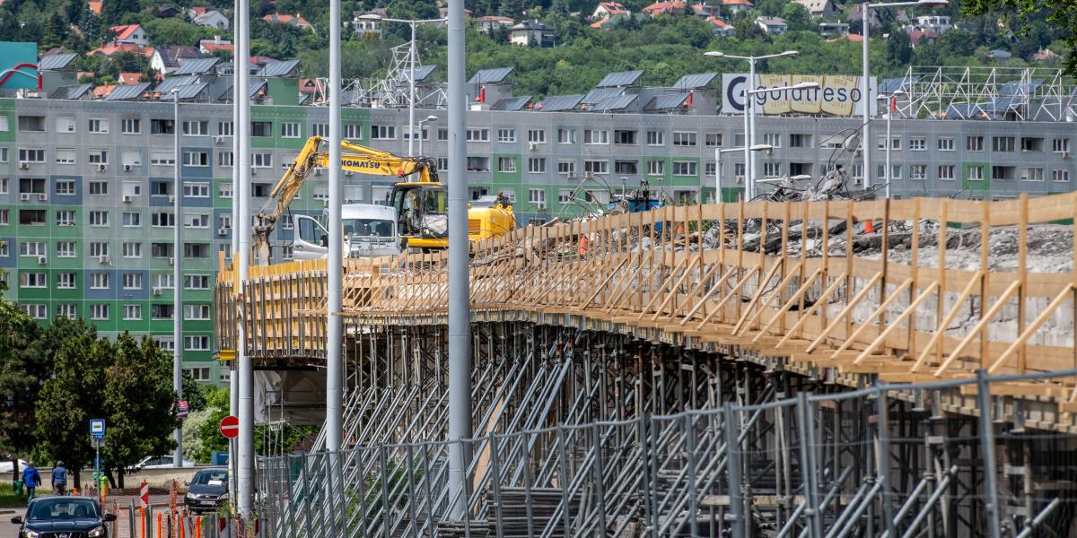 Az óbudai felüljáró felújítási munkálatai 2025 májusában