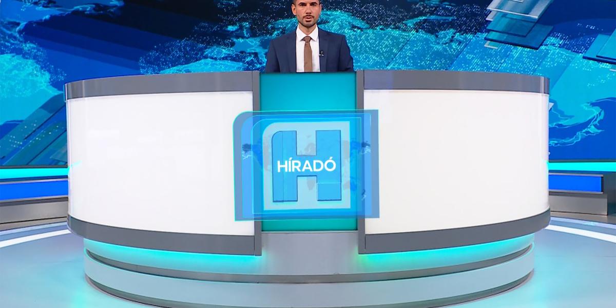 Kis Máté, a megújult M1 Híradó műsorvezetője az augusztus 20-i adásban.