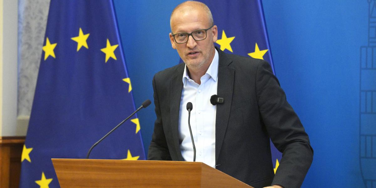 Tarr Zoltán társadalmi kapcsolatokért és kultúráért felelős miniszter beszédet mond a Kulturális diplomáciai értekezlet megnyitóján a Külügyminisztérium konferenciatermében 2026. szeptember 3-án