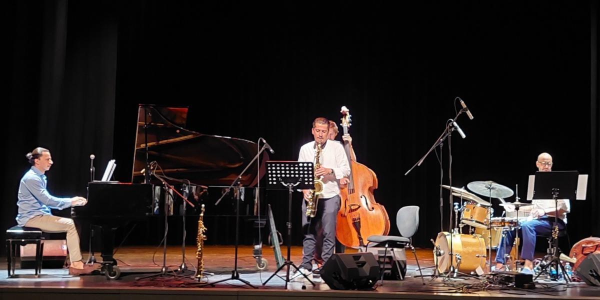 Az Oláh Krisztián Quartet lemezbemutató koncertje évadnyitó társulati ülés is volt egyben