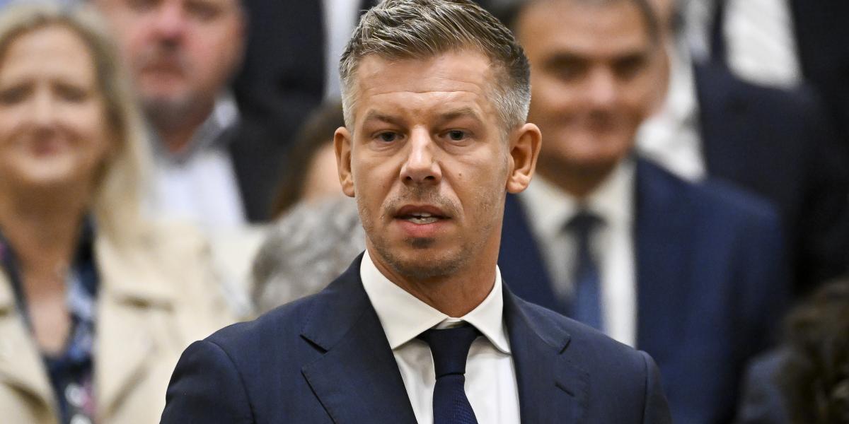 Magyar Péter miniszterelnök napirend előtti felszólalásra reagál az Országgyűlés rendkívüli ülésén 2026. augusztus 28-án
