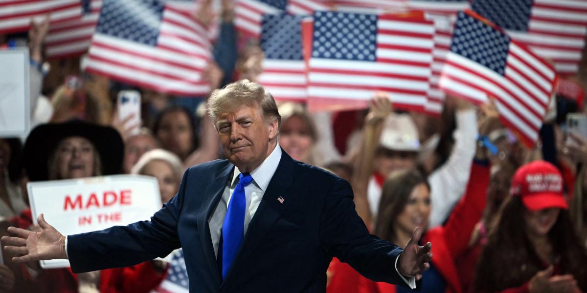 Donald Trump, az Egyesült Államok elnöke beszédet mond szeptember 9-én