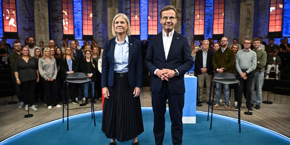 Az ellenzéki baloldali blokkot vezető Magdalena Andersson és a Svéd Demokratákkal koalícióra lépni készülő Ulf Kristersson miniszterelnök a szerdai televíziós vite előtt