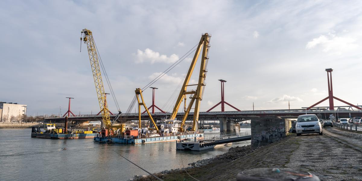 Duna Aszfalt építkezés a Rákóczi hídnál, 2021-ben