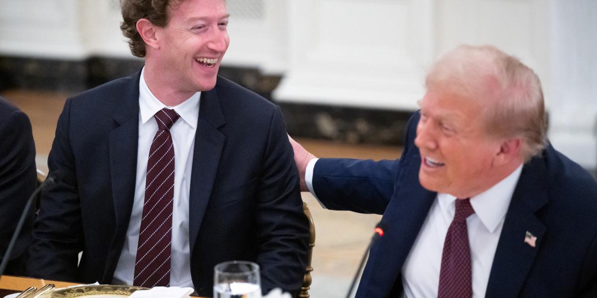 Mark Zuckerberg, a Meta vezére Donald Trump elnökhöz csatlakozott azzal a véleményével, hogy nem kellene lassítani az AI-modellek kiadásának ütemét