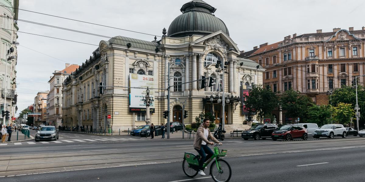 A támadás helyszíne. Már nincsen olyan nyomozati cselekmény ami miatt bent kellett volna tartani a brit fiatalt a fogdán