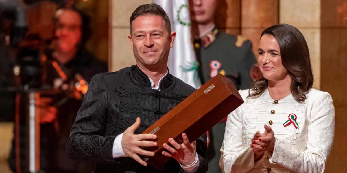 Orbán János Dénes átveszi Kossuth-díját Novák Katalintól 2023. március 14-én
