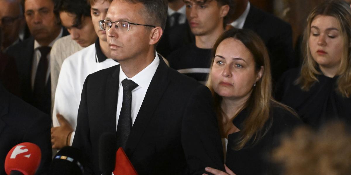 Hankó Balázs családja körében, mentelmi jogának felfüggesztése után az Országházban bizonygatta, hogy minden pénz a kultúrára ment