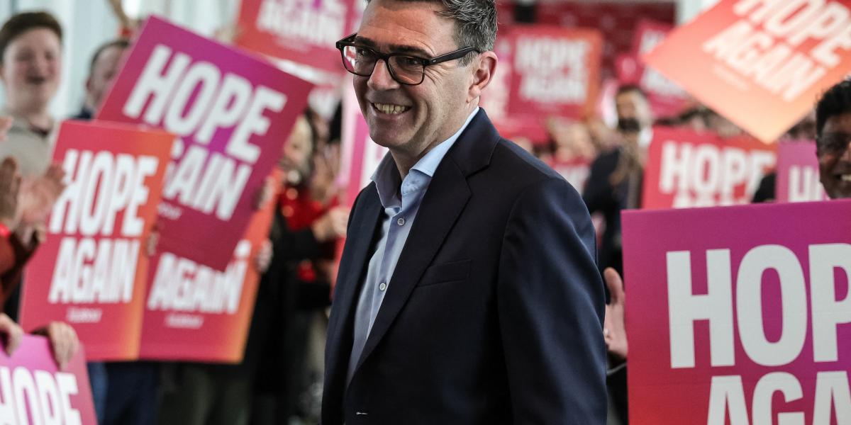 A Munkáspárt liverpooli konferenciáján Andy Burnham bejelentette a nyugdíjpolitika módosítását, ígéretet tett egy állami gondozási szolgálat kiépítésére és az energetikai költségek csökkentésére