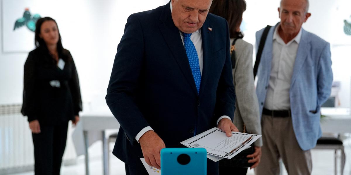 Milorad Dodik személyesen nem indulhatott eltiltás miatt, de így is ő határozta meg a voksolás menetét