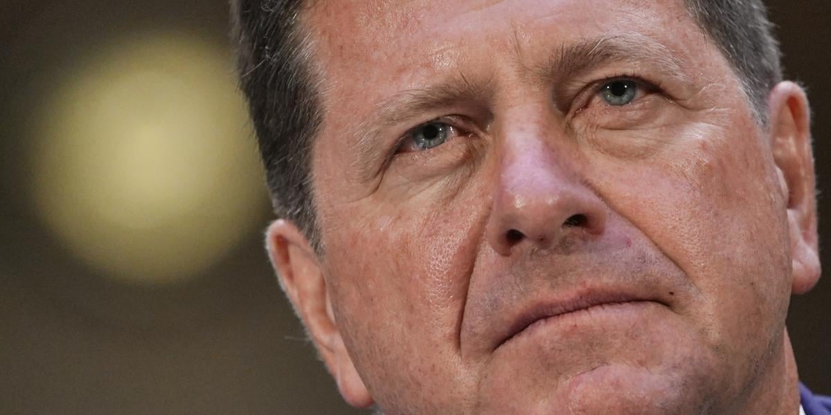 Jay Clayton az Amerikai Egyesült Államok nemzeti hírszerzési igazgatója, a Fehér Ház mesterséges intelligenciáért felelős biztosa 
