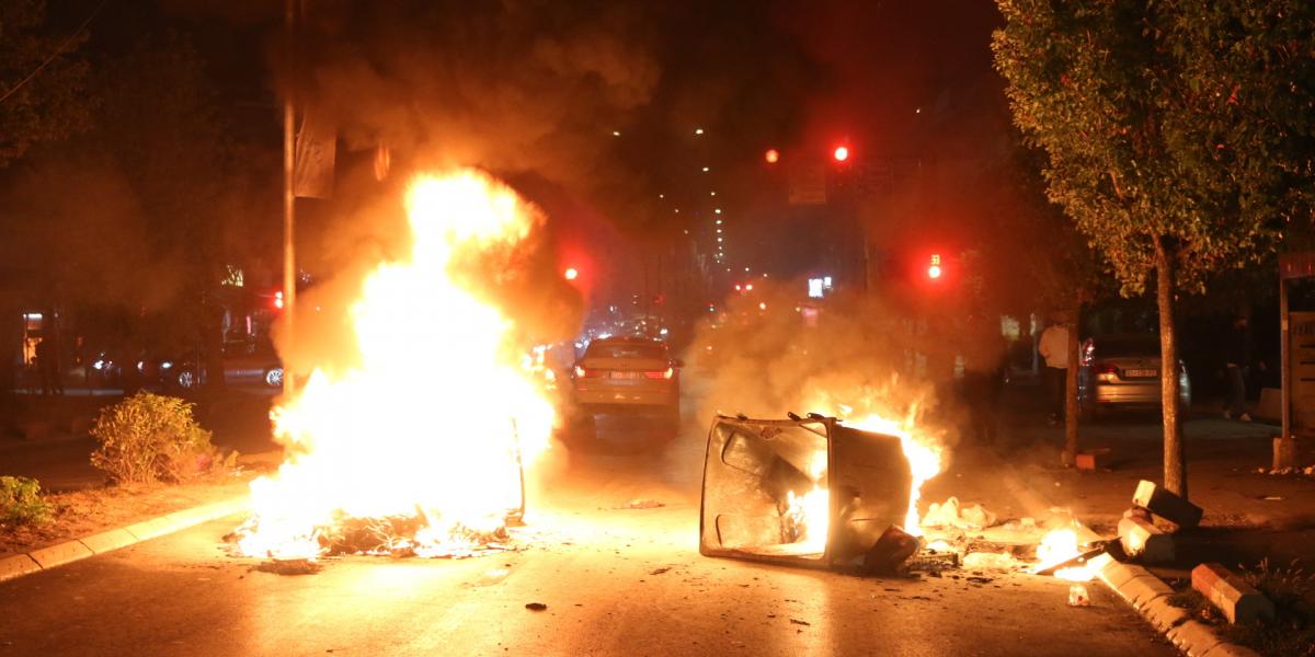 Többen megsérültek, miután összecsaptak a tüntetők és a rendőrök Pristinában