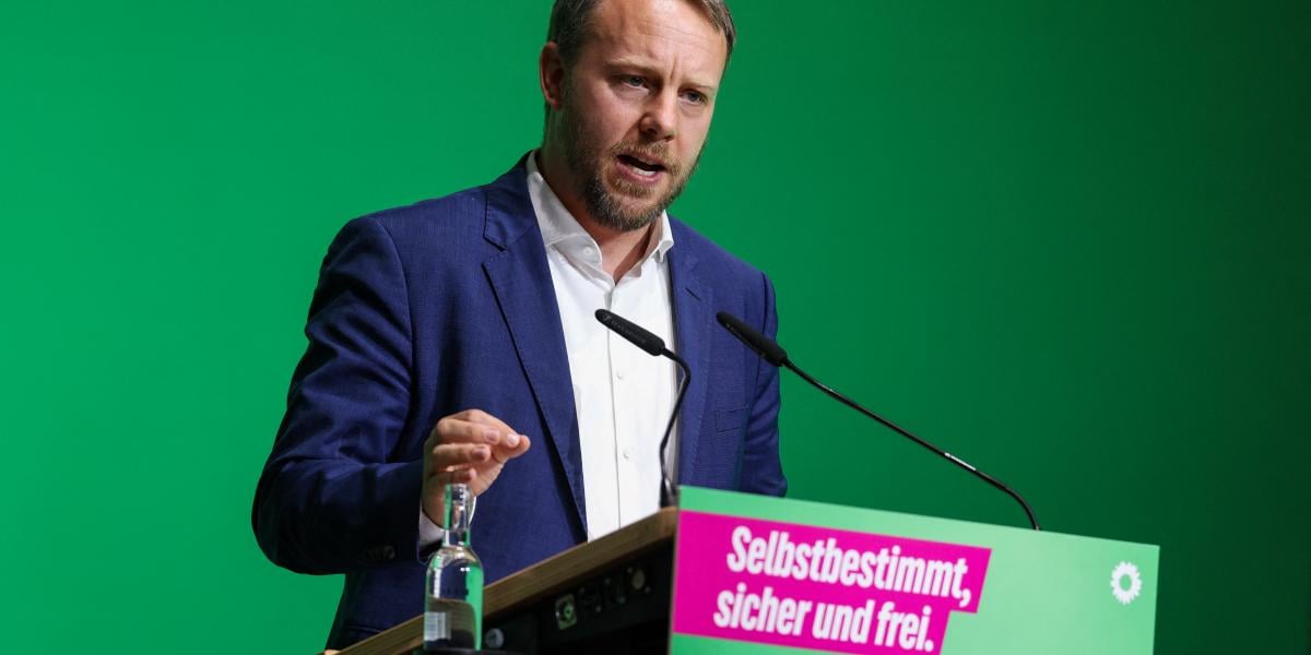 Daniel Freund szerint még nem kellene lezárni a hetes cikk szerinti eljárást Magyarország ellen