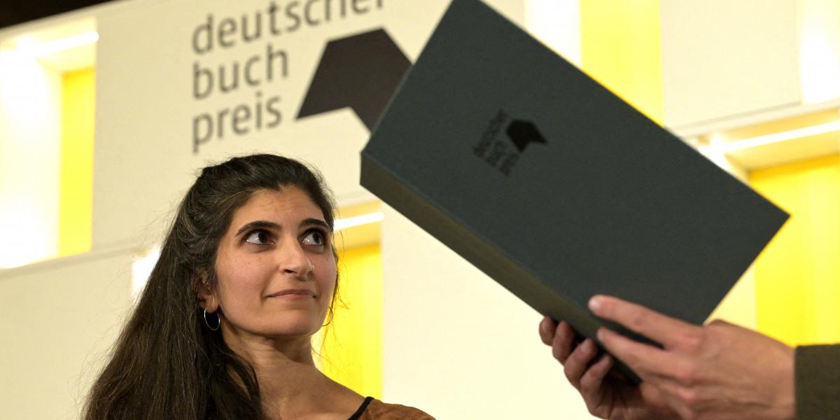 Az iráni gyökerű Shida Bazyar a Német Könyvdíj átvételekor elhangzott beszédében élesen tiltakozott a szélsőjobboldal térnyerése ellen