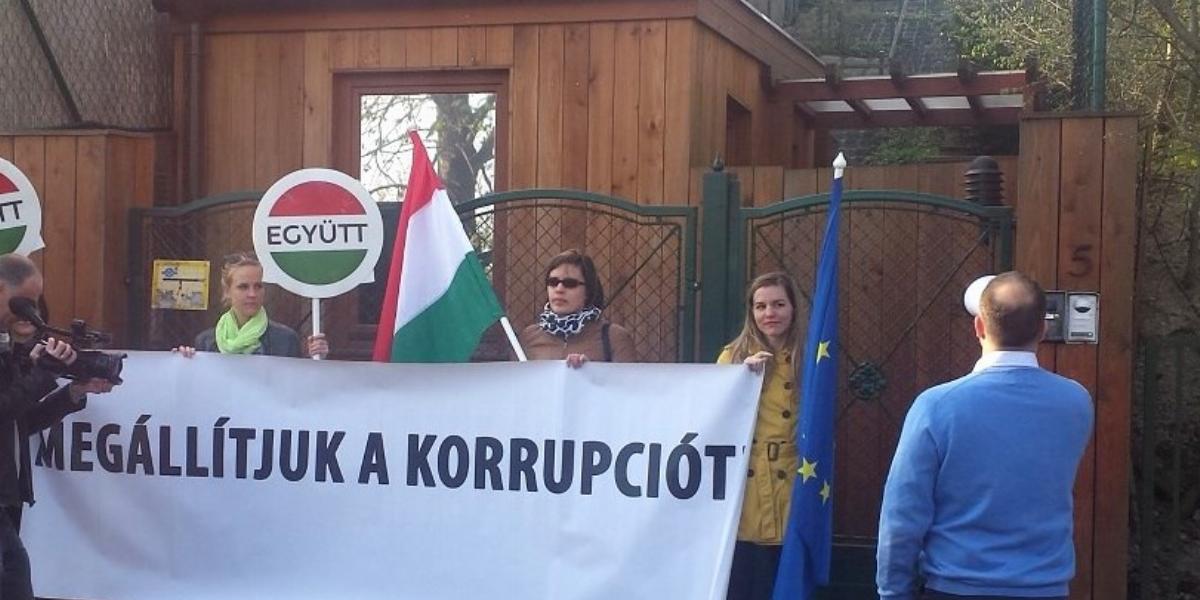 A szerdai, Cinege utcai demonstráció, ami a vasárnapi tüntetés "előzetese" volt Fotó: Együtt/Facebook