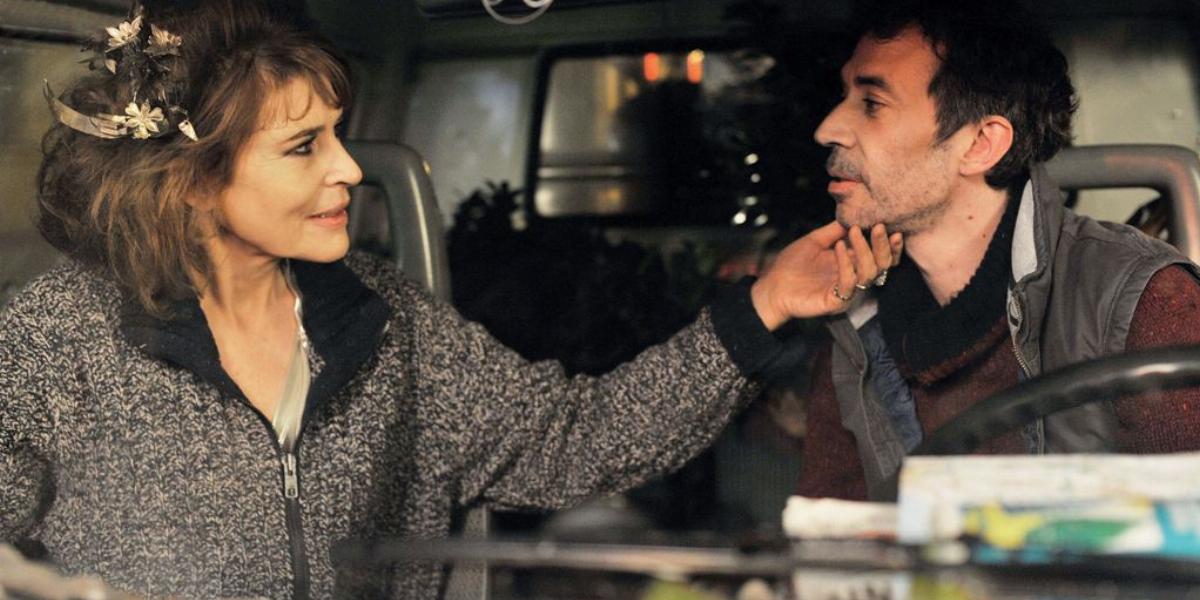 Fanny Ardant a Divat a szerelem című francia vígjátékban hisztériás celebet játszik, aki kisajátítja titkárnője kertészét FORRÁS